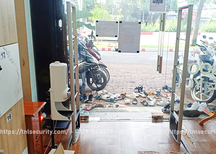 Lap-dat-cong-tu-an-ninh-cho-shop-quan-ao-Chibest-tai-Bien-Hoa-Dong-Nai